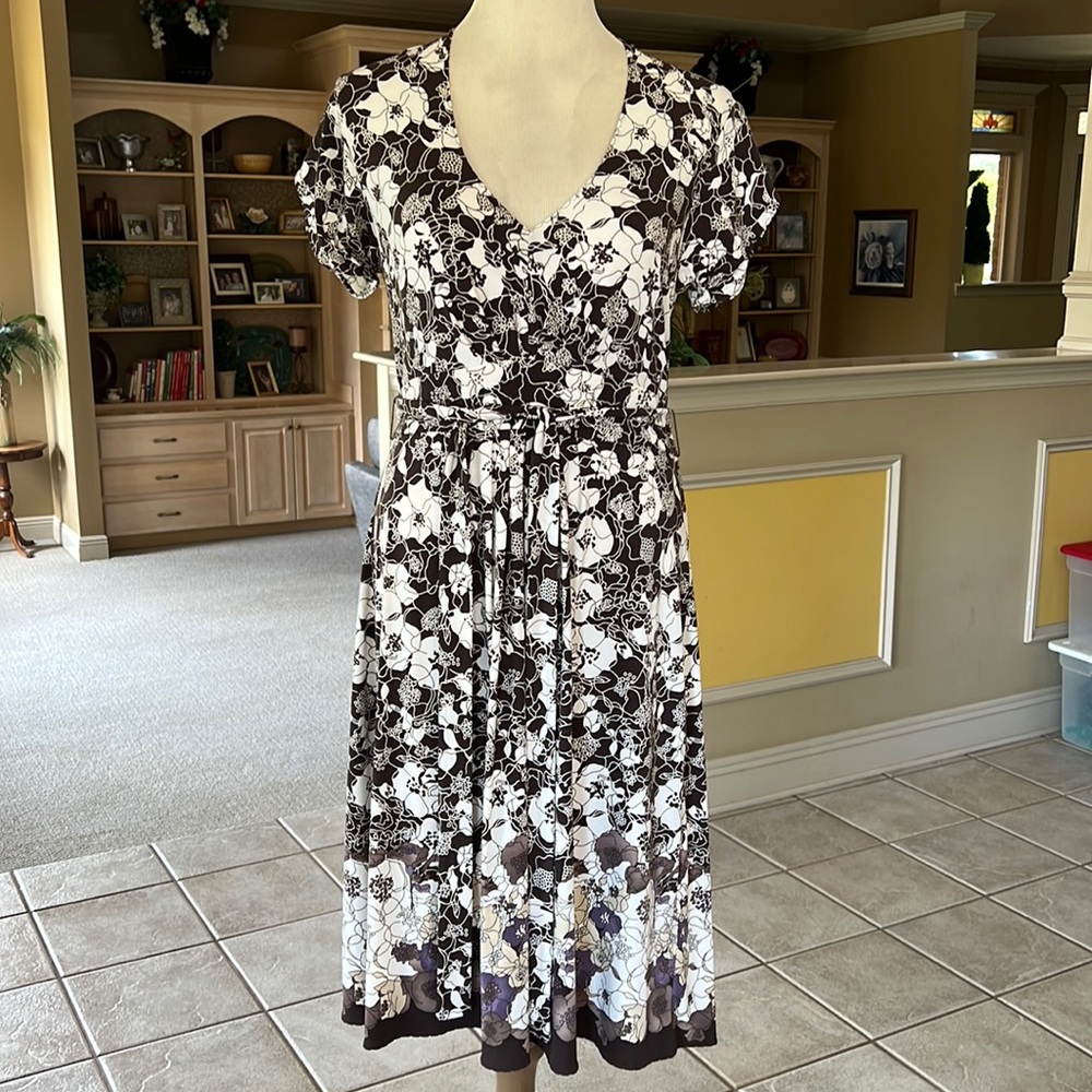 Tahari A-Line Dress Brown Cream Size M Medium NWOT